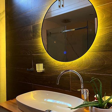 Lovely Loft 1-Bedroom In The Heart Of Тирана Экстерьер фото